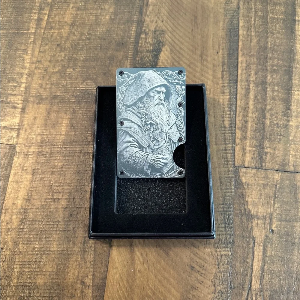 💳 Minimalist Laser Engraved RFID Blocking Wallet 💳